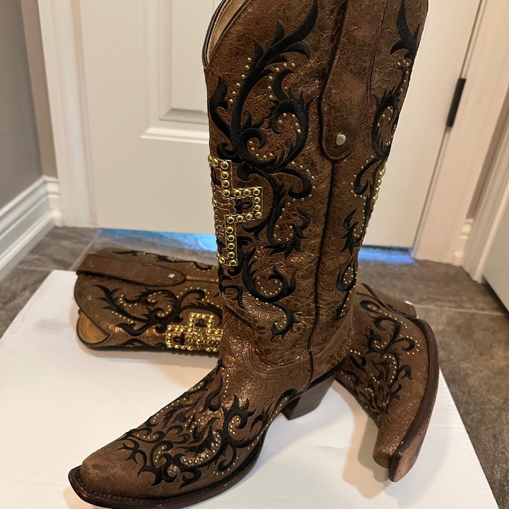 Corral Embroidered Women's Boots